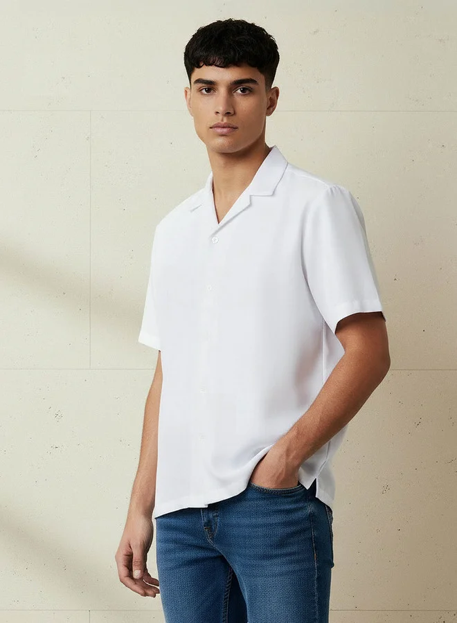 سبلاش فيڤ Men Regular Fit Camp Collar Textured Short Sleeves Shirt